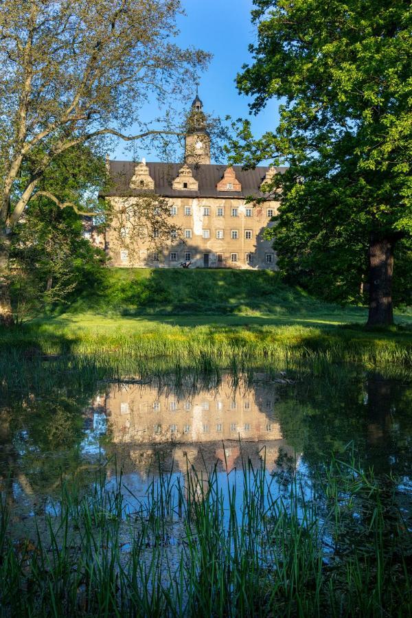Palac Gorzanow Exterior photo